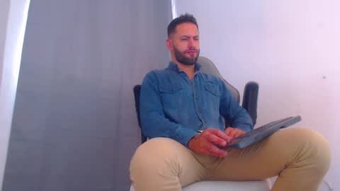 Snapshot of oliverdrew1 chatting on January 4, 2025, 6:19 pm oliver online show from January 4, 2025, 6:19 pm