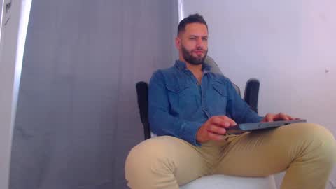 Snapshot of oliverdrew1 chatting on January 5, 2025, 6:35 pm oliver online show from January 5, 2025, 6:35 pm