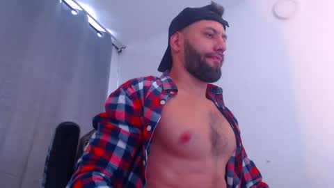 Snapshot of oliverdrew1 chatting on January 17, 2025, 6:23 pm oliver online show from January 17, 2025, 6:23 pm