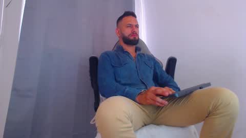 Snapshot of oliverdrew1 chatting on February 13, 2025, 5:54 pm oliver online show from February 13, 2025, 5:54 pm