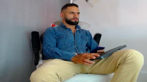 Snapshot of oliverdrew1 chatting on September 12, 2025, 5:24 pm oliver online show from September 12, 2025, 5:24 pm