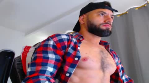 Snapshot of oliverdrew1 chatting on October 16, 2025, 12:06 pm oliver online show from October 16, 2025, 12:06 pm