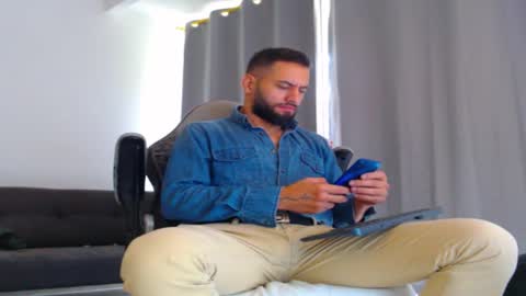 Snapshot of oliverdrew1 chatting on October 27, 2025, 2:32 pm oliver online show from October 27, 2025, 2:32 pm