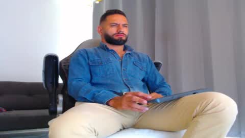 Snapshot of oliverdrew1 chatting on November 10, 2025, 2:16 pm oliver online show from November 10, 2025, 2:16 pm