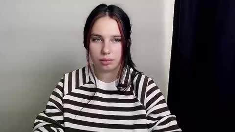 Snapshot of olivia_red_ chatting on October 28, 2025, 5:22 am Olivia online show from October 28, 2025, 5:22 am