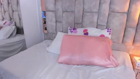 Snapshot of oliviaa_evans chatting on December 17, 2024, 4:01 am Olivia Evangelista online show from December 17, 2024, 4:01 am