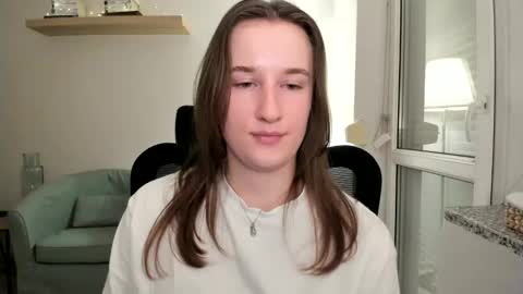 Snapshot of oliviaaa2003 chatting on December 21, 2024, 10:40 pm Oliwiaa2004 online show from December 21, 2024, 10:40 pm