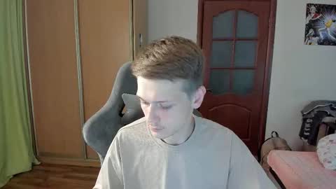 Snapshot of olvr_zoolander chatting on September 10, 2025, 7:14 pm Oliver and Mira online show from September 10, 2025, 7:14 pm