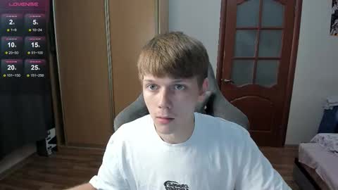 Snapshot of olvr_zoolander chatting on November 10, 2025, 9:25 pm Oliver and Mira online show from November 10, 2025, 9:25 pm