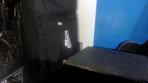 Snapshot of oly10022020 chatting on October 17, 2025, 3:20 am OlySantos online show from October 17, 2025, 3:20 am