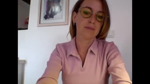 Snapshot of olyra11 chatting on October 14, 2025, 6:25 am olyra11 online show from October 14, 2025, 6:25 am