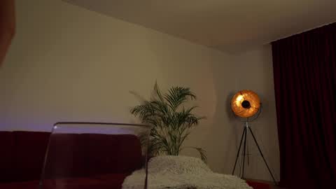 Snapshot of omiliver chatting on February 5, 2025, 10:12 pm or online show from February 5, 2025, 10:12 pm