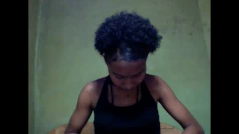 Snapshot of oolyette chatting on September 12, 2025, 11:43 am oolyette online show from September 12, 2025, 11:43 am