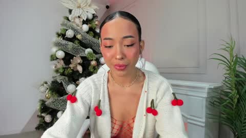 Snapshot of oshun_25 chatting on December 23, 2024, 12:41 pm Oshun online show from December 23, 2024, 12:41 pm