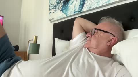 Snapshot of ozhairybearxxxx chatting on December 2, 2024, 6:52 am ozhairybearxxxx online show from December 2, 2024, 6:52 am