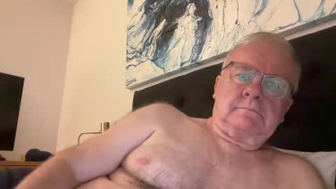 Snapshot of ozhairybearxxxx chatting on December 3, 2024, 11:01 am ozhairybearxxxx online show from December 3, 2024, 11:01 am