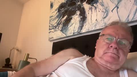 Snapshot of ozhairybearxxxx chatting on December 7, 2024, 8:44 am ozhairybearxxxx online show from December 7, 2024, 8:44 am