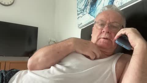 Snapshot of ozhairybearxxxx chatting on December 8, 2024, 11:40 pm ozhairybearxxxx online show from December 8, 2024, 11:40 pm