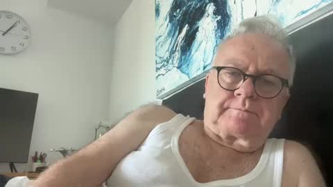 Snapshot of ozhairybearxxxx chatting on January 6, 2025, 2:04 am ozhairybearxxxx online show from January 6, 2025, 2:04 am