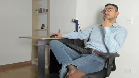 Snapshot of pablo_rincon95 chatting on March 2, 2025, 12:22 pm pablo rincon95 online show from March 2, 2025, 12:22 pm