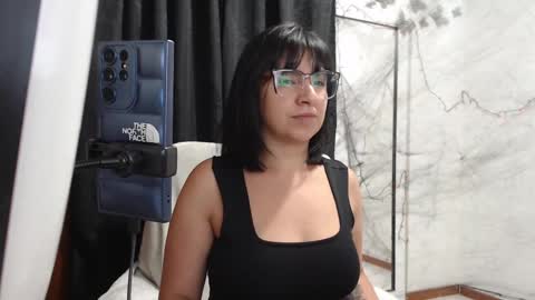 Snapshot of pandoragirlxxx chatting on October 22, 2025, 4:24 am Carolinesworldx online show from October 22, 2025, 4:24 am