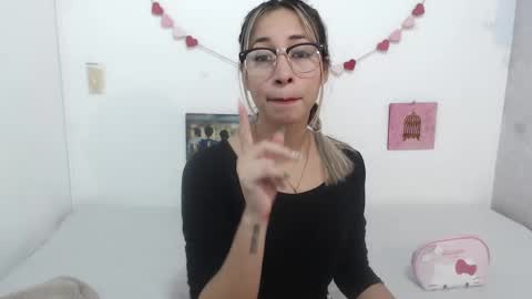 Snapshot of paolabotero chatting on February 18, 2025, 3:21 pm Paola online show from February 18, 2025, 3:21 pm