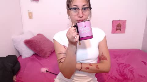 Snapshot of paolabotero chatting on October 1, 2025, 12:11 pm Paola online show from October 1, 2025, 12:11 pm