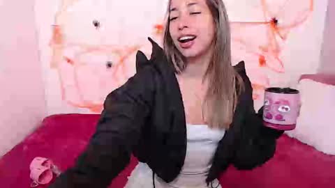 Snapshot of paolabotero chatting on October 15, 2025, 12:27 pm Paola online show from October 15, 2025, 12:27 pm
