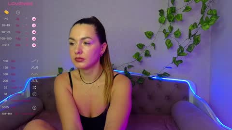 Snapshot of paradisepleasure_ chatting on December 4, 2024, 7:06 am Allie  Alex Thumbs up if you like us online show from December 4, 2024, 7:06 am