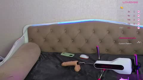 Snapshot of paradisepleasure_ chatting on December 27, 2024, 5:09 am Allie  Alex Thumbs up if you like us online show from December 27, 2024, 5:09 am