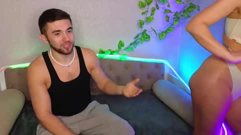 Snapshot of paradisepleasure_ chatting on February 20, 2025, 1:57 am Allie  Alex Thumbs up if you like us online show from February 20, 2025, 1:57 am