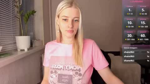 Snapshot of paris_hilt_on chatting on February 27, 2025, 12:23 pm Sasha online show from February 27, 2025, 12:23 pm