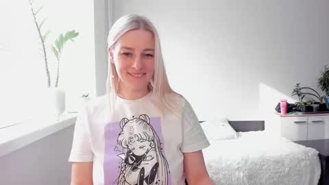 Snapshot of paris_hilt_on chatting on March 1, 2025, 7:41 am Sasha online show from March 1, 2025, 7:41 am