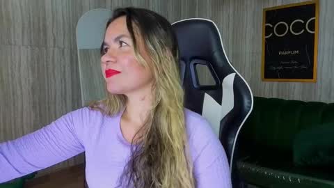 Snapshot of paula_lorens_t chatting on November 14, 2025, 4:00 am paula online show from November 14, 2025, 4:00 am