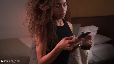 Snapshot of paulacora100 chatting on February 5, 2025, 8:35 pm Paula online show from February 5, 2025, 8:35 pm