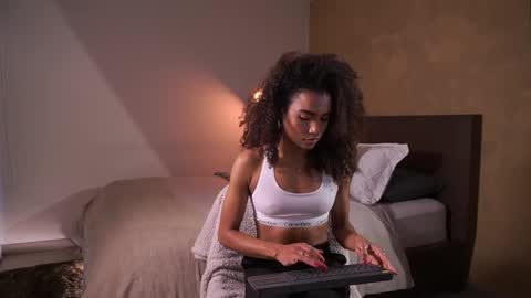 Snapshot of paulacora100 chatting on February 28, 2025, 9:44 pm Paula online show from February 28, 2025, 9:44 pm