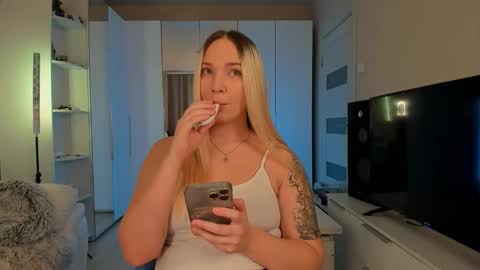 peachju1cy online show from December 12, 2024, 7:52 am