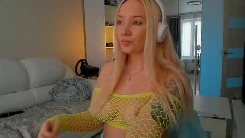 peachju1cy online show from February 21, 2025, 6:07 am