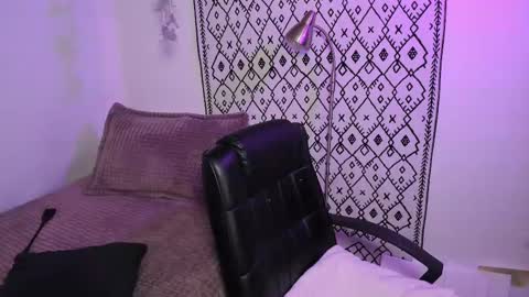 Snapshot of petalsrose_ chatting on February 19, 2025, 3:06 am Rose online show from February 19, 2025, 3:06 am