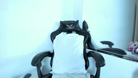 Snapshot of petite_amor chatting on October 6, 2025, 7:55 pm petite_amor online show from October 6, 2025, 7:55 pm