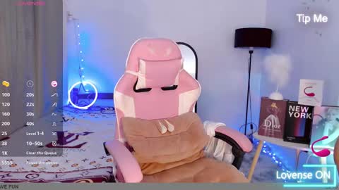 Snapshot of petite_jackyxx chatting on March 5, 2025, 6:44 am Jacky online show from March 5, 2025, 6:44 am