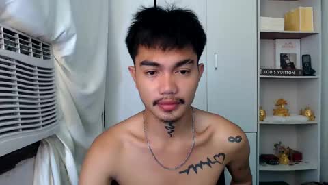 Snapshot of petiteasianx chatting on February 12, 2025, 11:18 am Vrin online show from February 12, 2025, 11:18 am