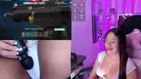 Snapshot of petitesofia_ chatting on March 12, 2025, 6:33 pm Sofia online show from March 12, 2025, 6:33 pm