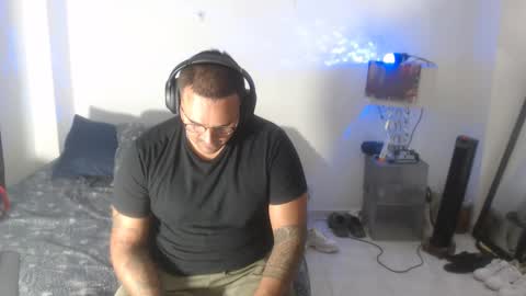 Snapshot of pikoro_gomez chatting on February 7, 2025, 1:36 am pikoro_gomez online show from February 7, 2025, 1:36 am