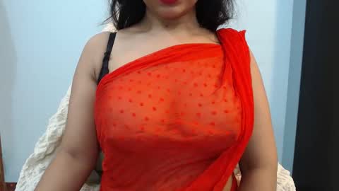 Snapshot of pilowprincess chatting on November 11, 2025, 6:52 pm Sayra online show from November 11, 2025, 6:52 pm