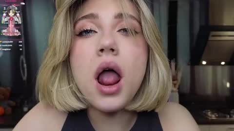 Snapshot of pinkadele chatting on February 25, 2025, 1:28 pm Adele online show from February 25, 2025, 1:28 pm