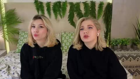 Snapshot of pinkadele chatting on October 1, 2025, 9:26 am Adele online show from October 1, 2025, 9:26 am