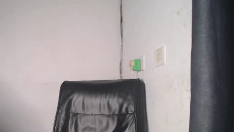 Snapshot of pinky_pussy68635 chatting on October 6, 2025, 4:43 am Arena online show from October 6, 2025, 4:43 am