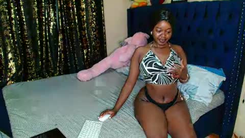 Snapshot of pinkysmiles chatting on December 11, 2024, 12:33 am Pinky online show from December 11, 2024, 12:33 am