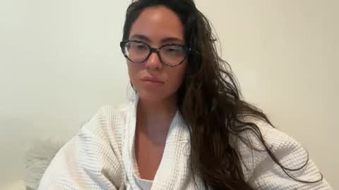 Snapshot of pollyyypocket chatting on November 1, 2025, 7:38 pm Polly Pocket online show from November 1, 2025, 7:38 pm